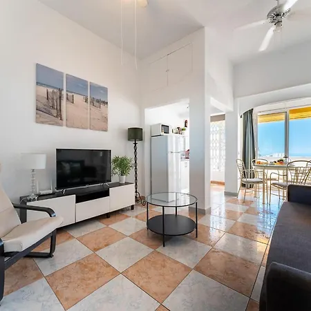 Apartment Seaside Escape In Benalmadena *