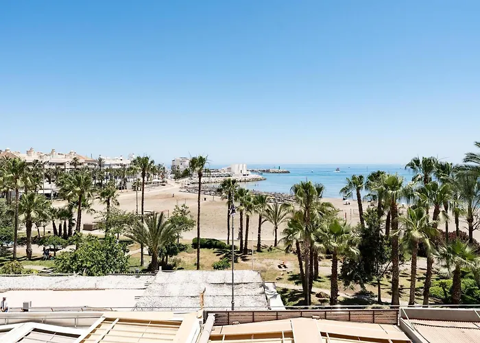 Seaside Escape In Benalmadena شقة